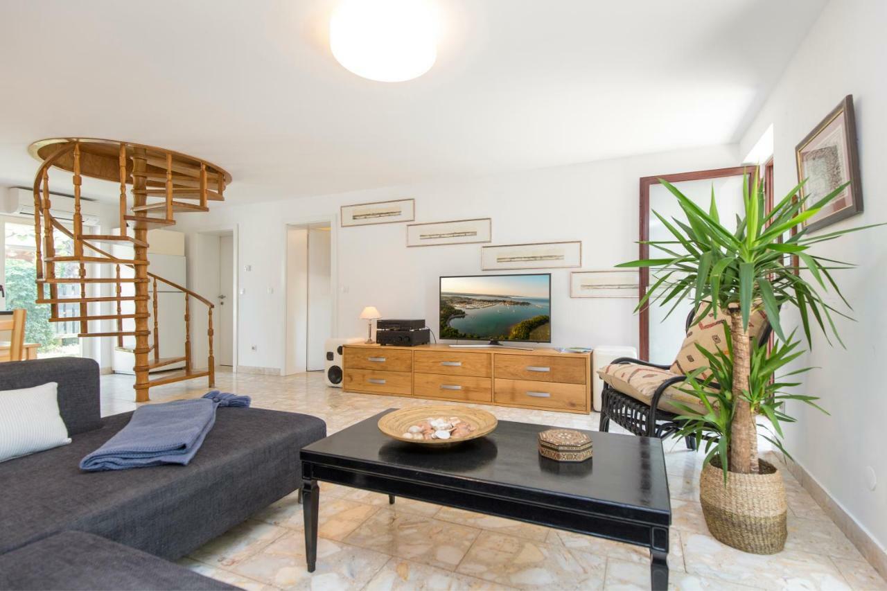 Casa Flora 3-Minutes' Walk From The Beach Novigrad Istria Kültér fotó